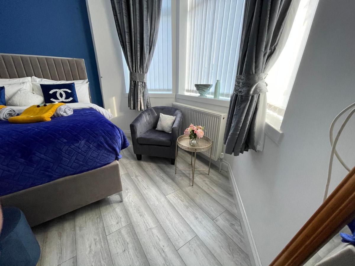 Hla Holytown Apartment Mossend Exterior photo